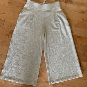 Lulu Wide-legged Crops